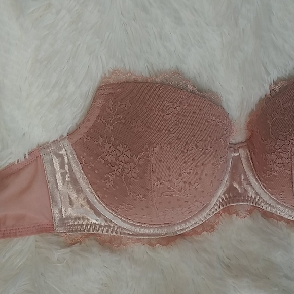 Victoria's Secret Dream Angels Bra with Fuzzy Straps - Picture 4 of 16